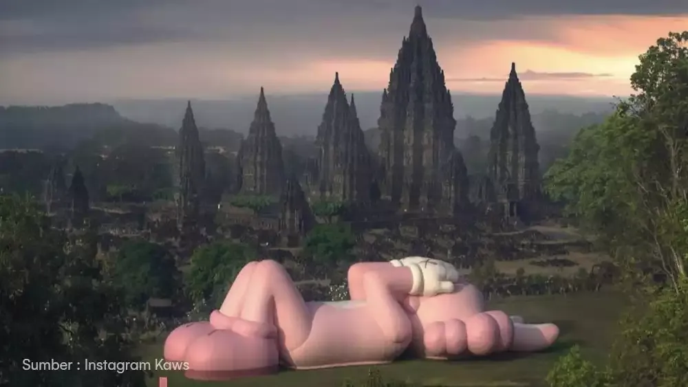 "KAWS: Holiday Indonesia" di Candi Prambanan Bikin Geger Dunia Digital Marketing